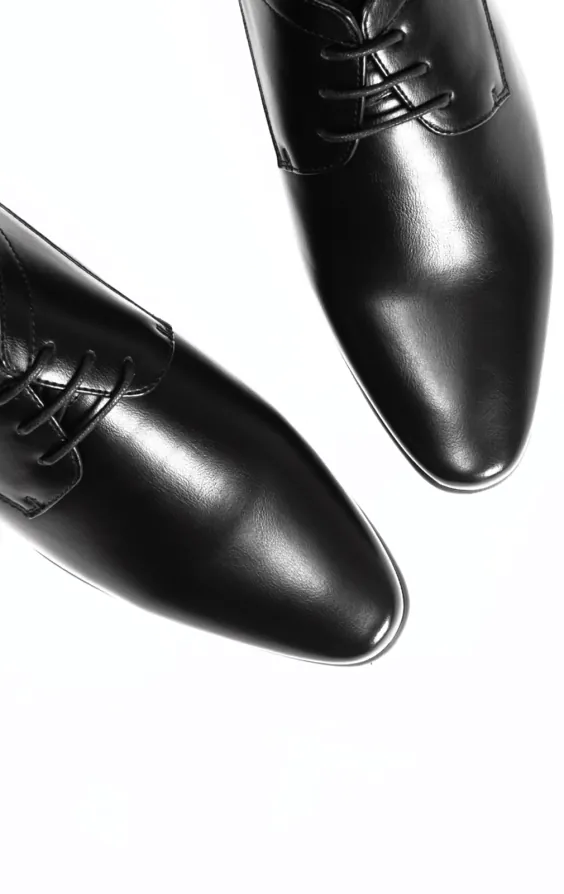 Chaussures Derby unies noires - photo 1