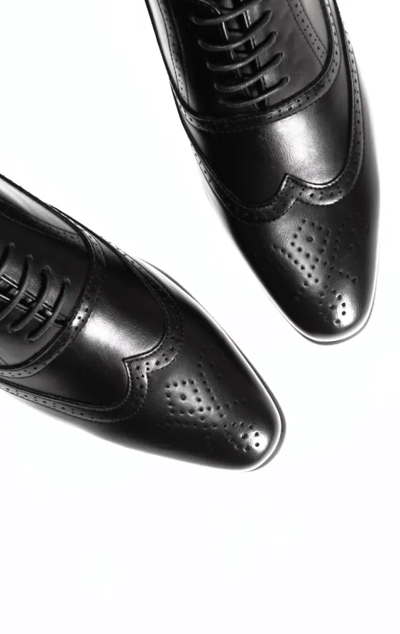 Chaussures Oxford brogue noires - photo 1