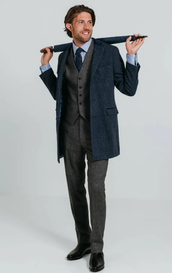 Pardessus tweed bleu marine à chevrons finitions cuir fauve - photo 1 Pardessus tweed bleu marine à chevrons finitions cuir fauve - photo 1