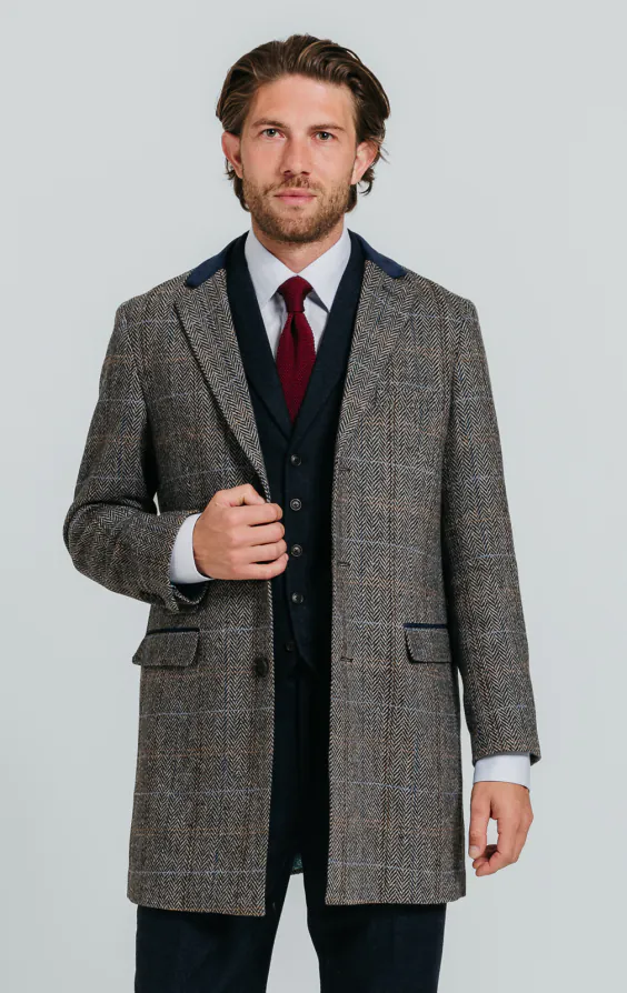 Manteau en laine mélangée à carreaux gris et bleus avec finitions en velours Manteau en laine mélangée à carreaux gris et bleus avec finitions en velours