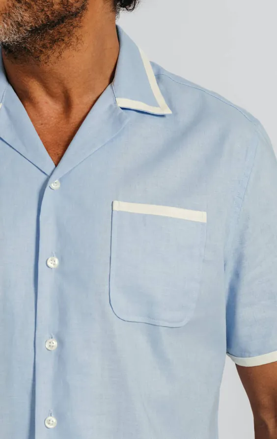 Chemise à col cubain en lin bleu clair et bordures contrastées - photo 2