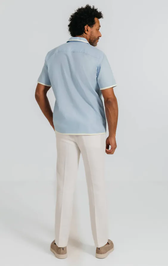 Chemise à col cubain en lin bleu clair et bordures contrastées - photo 3