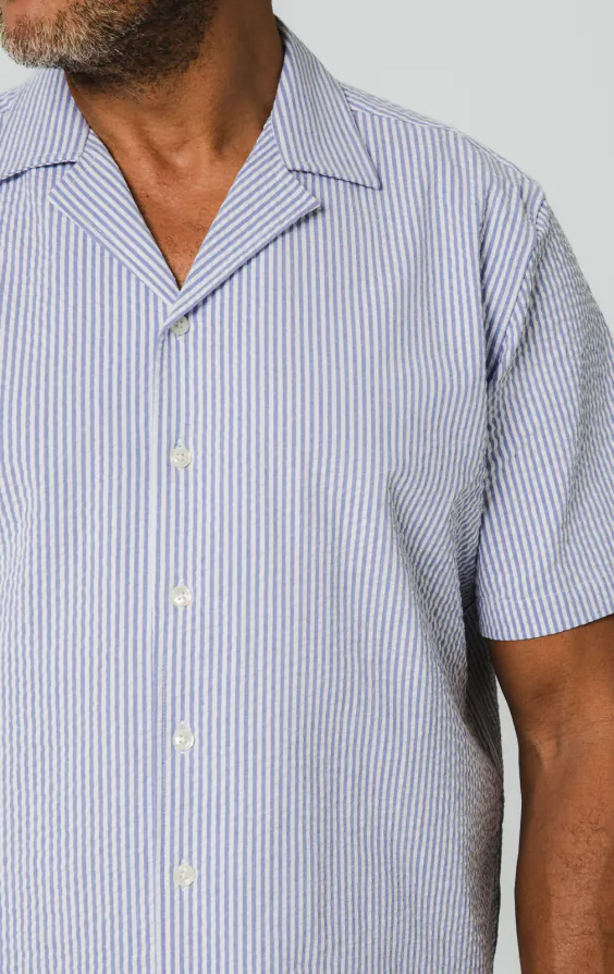 Chemise à col cubain en seersucker bleu et blanc - photo 2 Chemise à col cubain en seersucker bleu et blanc - photo 2