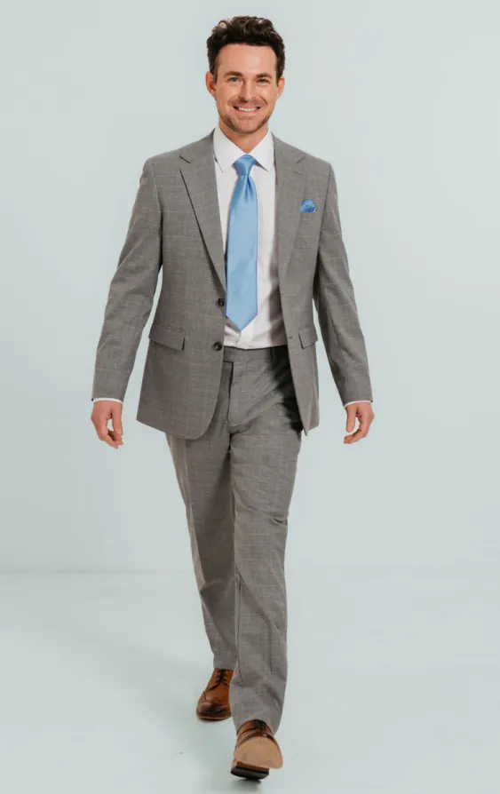 Costume à carreaux gris clair - photo 1 Costume à carreaux gris clair - photo 1