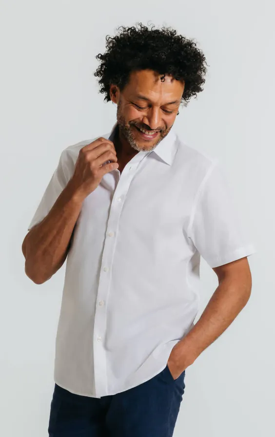 Chemise en lin blanc à manches courtes Chemise en lin blanc à manches courtes