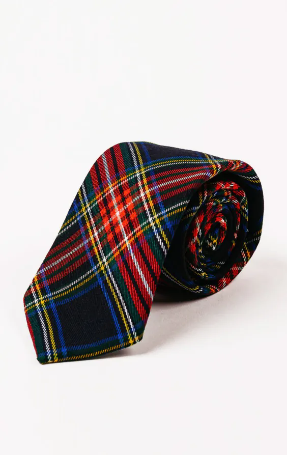 Cravate à carreaux en tartan bleu marine Cravate à carreaux en tartan bleu marine