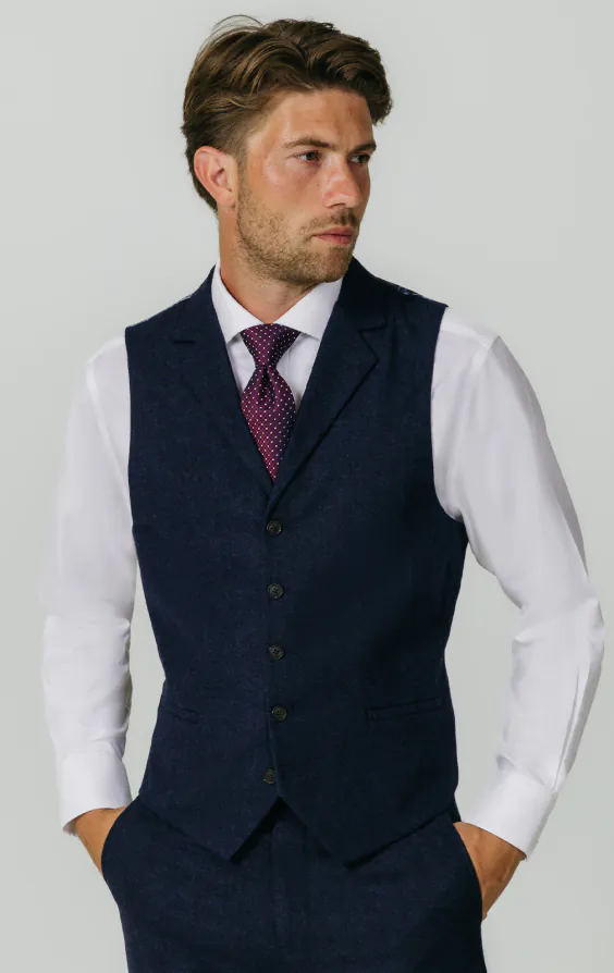 Gilet tweed Donegal bleu marine à revers cranté Gilet tweed Donegal bleu marine à revers cranté