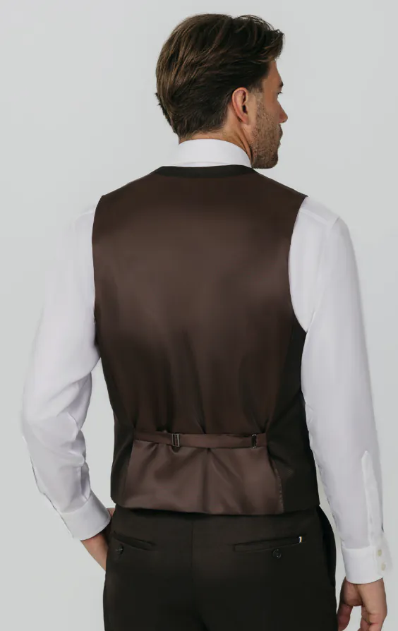 Costume Marron et Chemise Blanche Costume Marron et Chemise Blanche