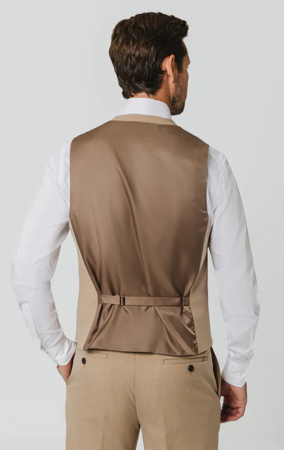 Gilet à fines rayures marron chameau - photo 2 Gilet à fines rayures marron chameau - photo 2