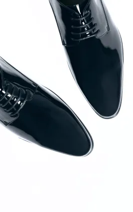 Chaussures Contemporaines Vernies Marine