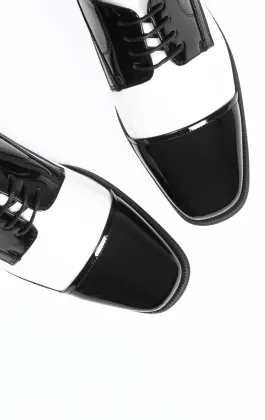 Chaussures Vernies Noires & Blanches Vegas
