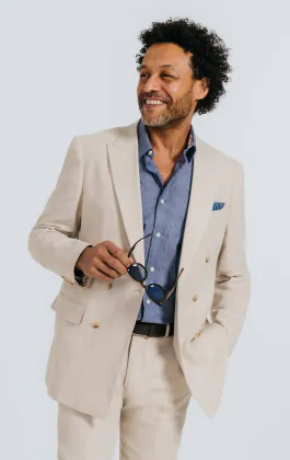 Veste de costume croisée en lin marron avoine à chevrons à col en pique