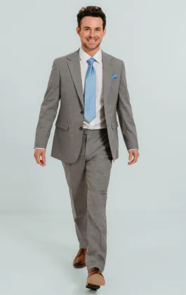 Costume à carreaux gris clair